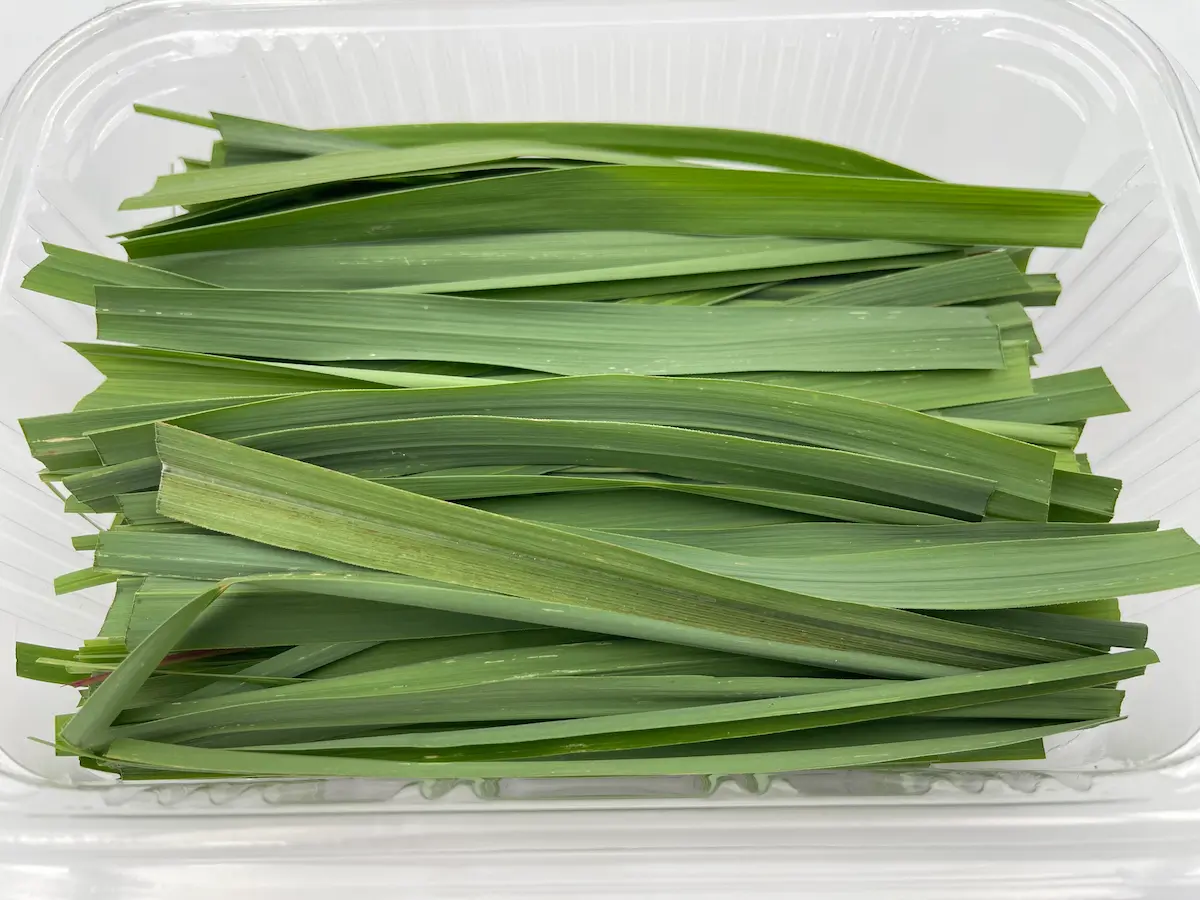 Feuilles de citronnelle BIO: fraîcheur citronnée et arôme exotique pour des plats pleins d’énergie et d’équilibre